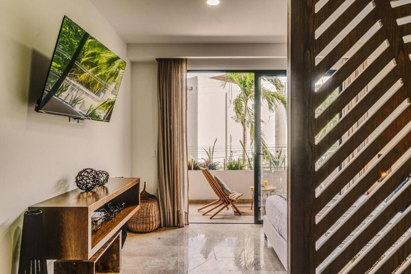 Sunrise With Fast-wifi, Rooftop Pool, Apartment